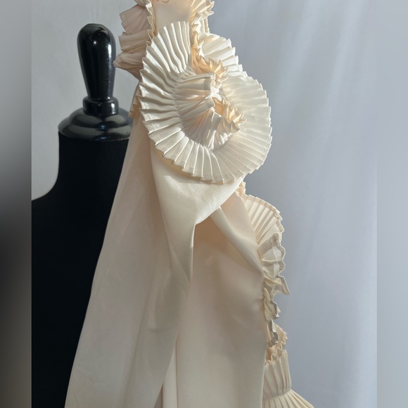 Off the shoulder avante grade blouse - Picture 6 of 7